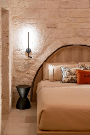 Naiira Luxury Trullo - jacuzzi and patio Alberobello
